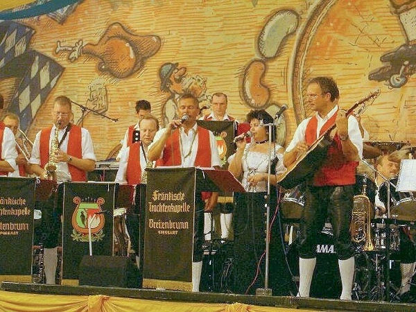 A`Burg Volksfest 2007 006.jpg